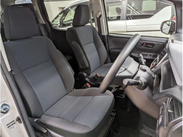 Toyota VOXY 2018-07 184836-9