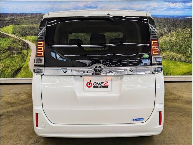 Toyota VOXY 2018-07 184836-14