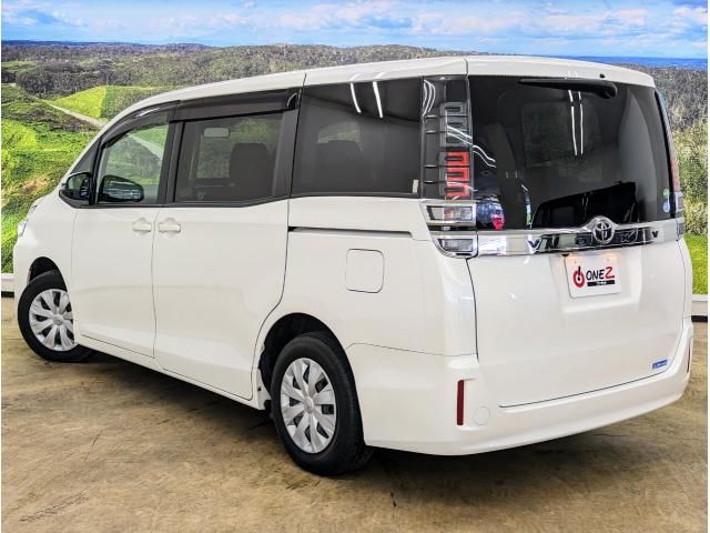 Toyota VOXY 2018-07 184836-18