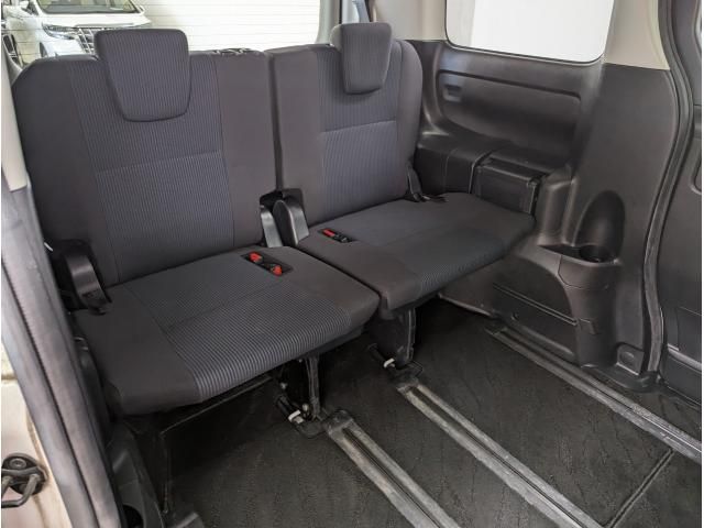 Toyota VOXY 2018-07 184836-11