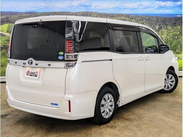 Toyota VOXY 2018-07 184836-17