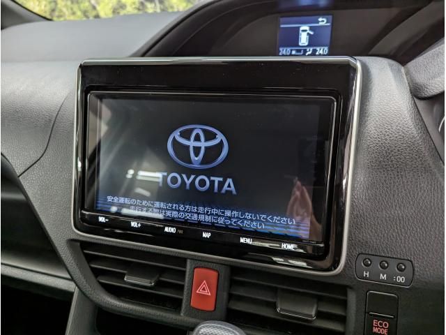 Toyota VOXY 2018-07 184836-2