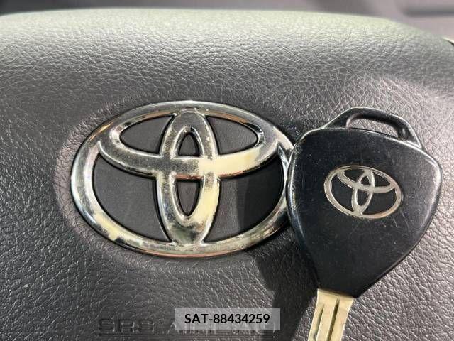 Toyota VOXY 2009-10 384926-5