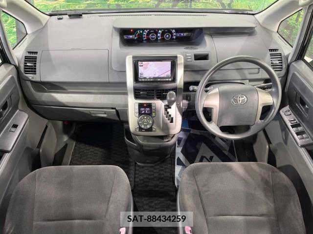 Toyota VOXY 2009-10 384926-1