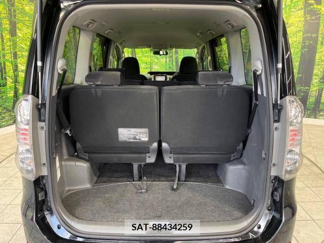 Toyota VOXY 2009-10 384926-11