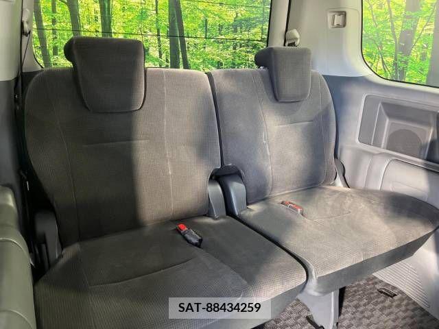 Toyota VOXY 2009-10 384926-10