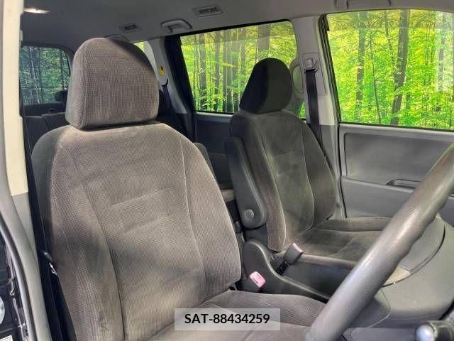 Toyota VOXY 2009-10 384926-8