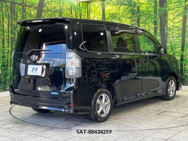 Toyota VOXY 2009-10 384926-18