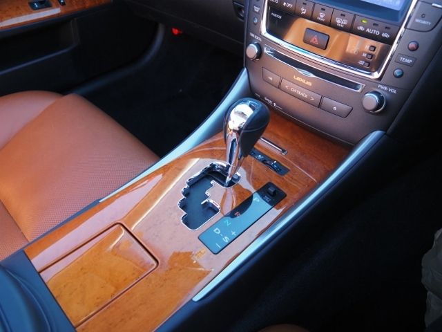Lexus IS 2014-03 182051-24