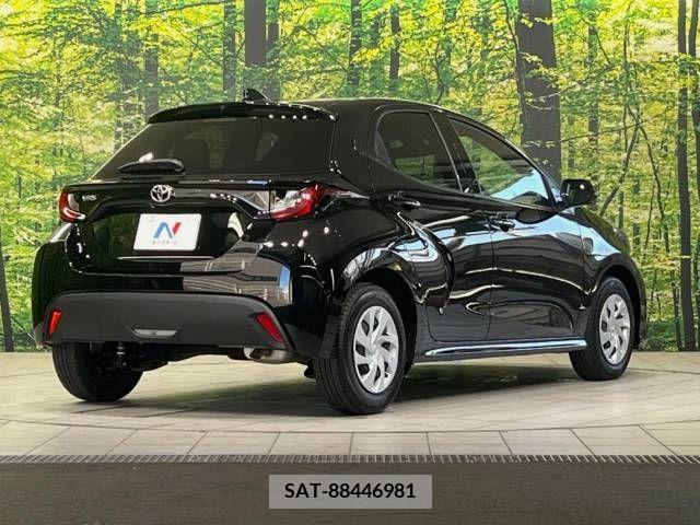 Toyota YARIS 2023-06 371465-17