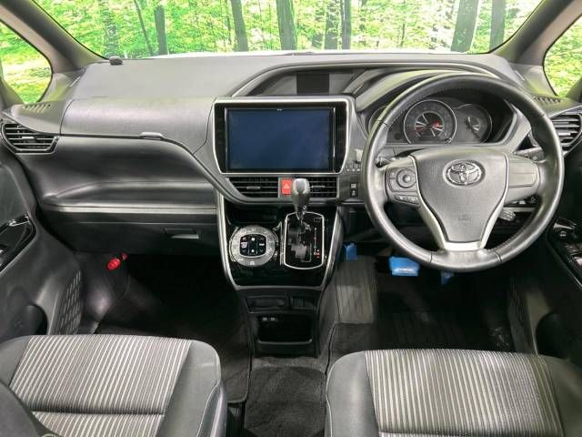 Toyota VOXY 2019-04 188798-1