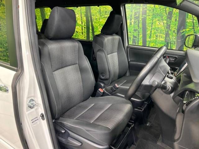 Toyota VOXY 2019-04 188798-8