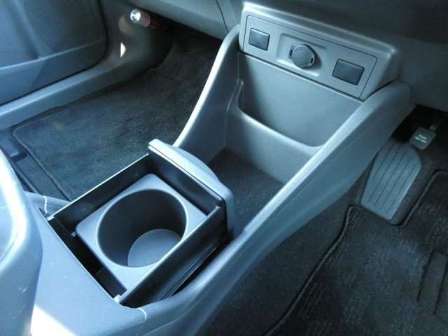 Toyota PRIUS ALPHA 2012-01 181549-13