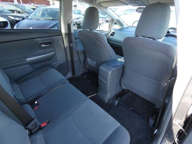 Toyota PRIUS ALPHA 2012-01 181549-23