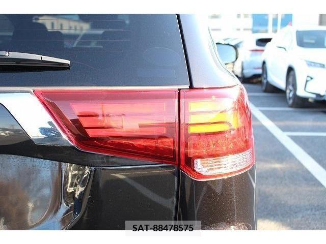Mitsubishi OUTLANDER PHEV 2018-08 214185-12