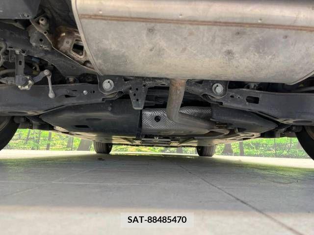 Toyota PRIUS 2017-01 366370-18