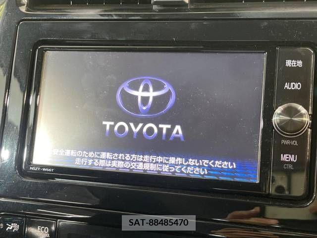 Toyota PRIUS 2017-01 366370-3
