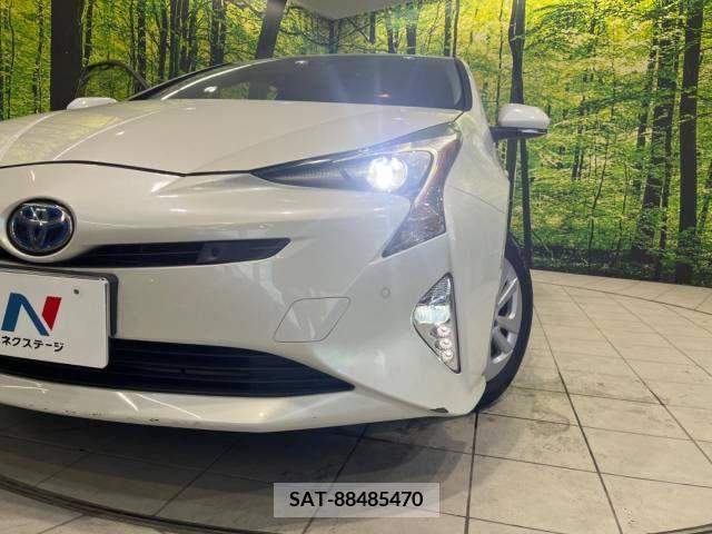Toyota PRIUS 2017-01 366370-11