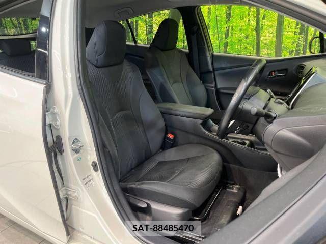 Toyota PRIUS 2017-01 366370-8