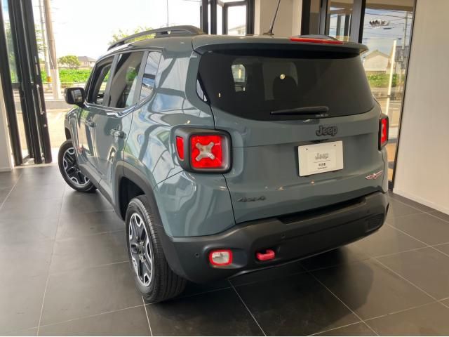 Jeep RENEGADE 2016-06 184845-20