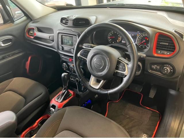 Jeep RENEGADE 2016-06 184845-10
