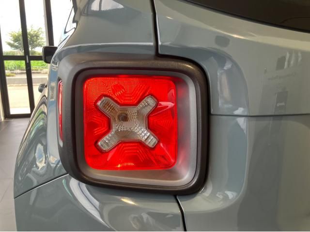 Jeep RENEGADE 2016-06 184845-27