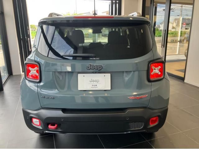Jeep RENEGADE 2016-06 184845-19