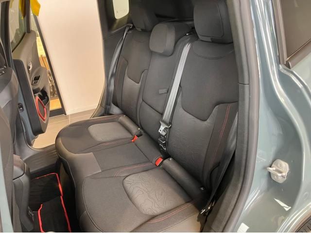 Jeep RENEGADE 2016-06 184845-11