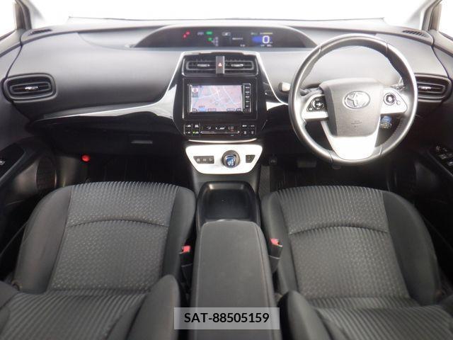 Toyota PRIUS 2018-07 203851-1