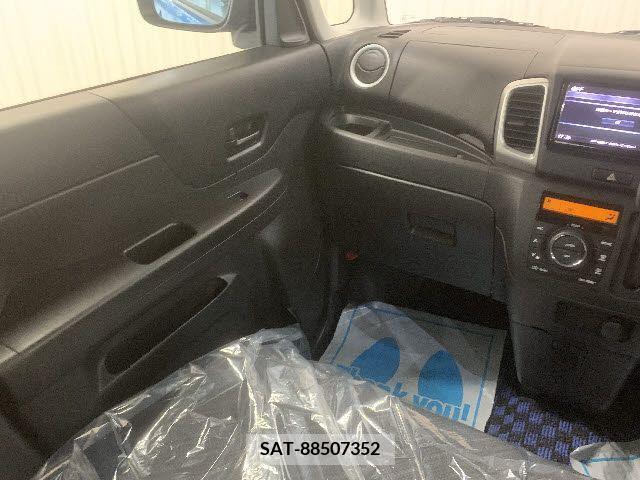 Suzuki SPACIA 2017-02 285546-12