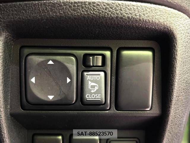 Nissan JUKE 2013-03 302519-7