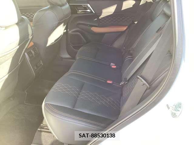 Mitsubishi OUTLANDER PHEV 2023-06 303896-15