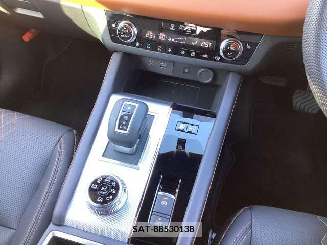 Mitsubishi OUTLANDER PHEV 2023-06 303896-13