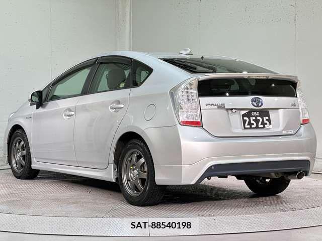 Toyota PRIUS 2010-09 240342-10