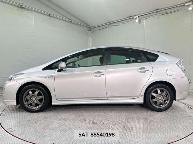 Toyota PRIUS 2010-09 240342-11