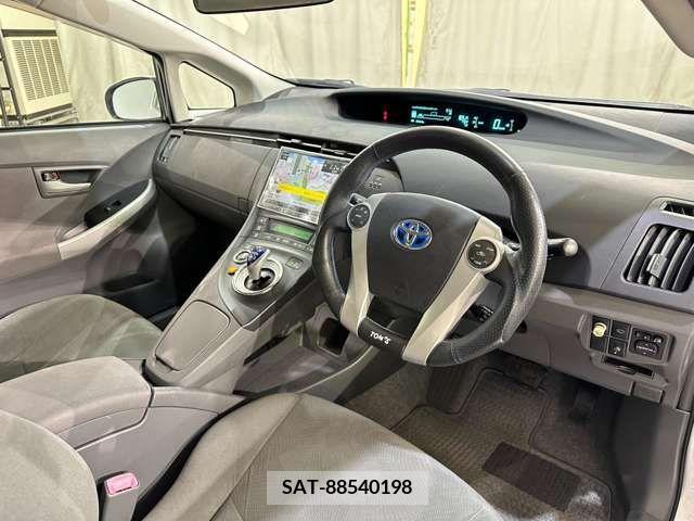 Toyota PRIUS 2010-09 240342-12