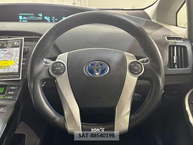 Toyota PRIUS 2010-09 240342-13