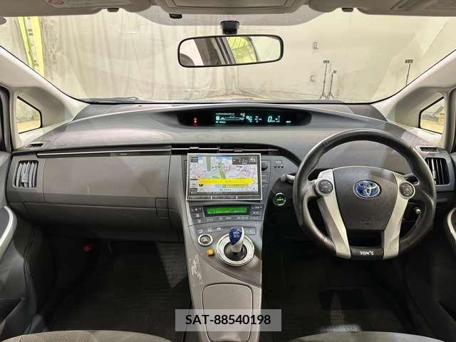 Toyota PRIUS 2010-09 240342-19