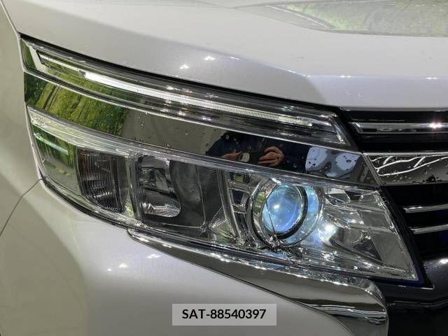 Toyota VOXY 2015-09 215499-13