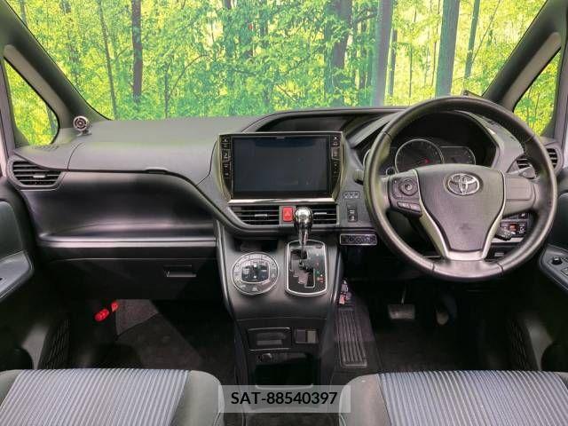Toyota VOXY 2015-09 215499-1