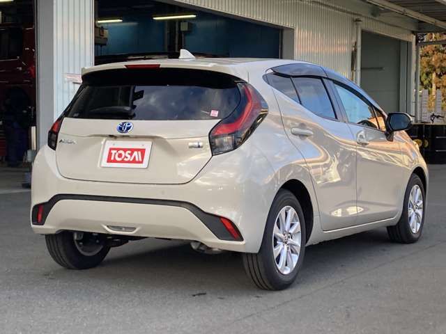 Toyota AQUA 2021-10 3717-1