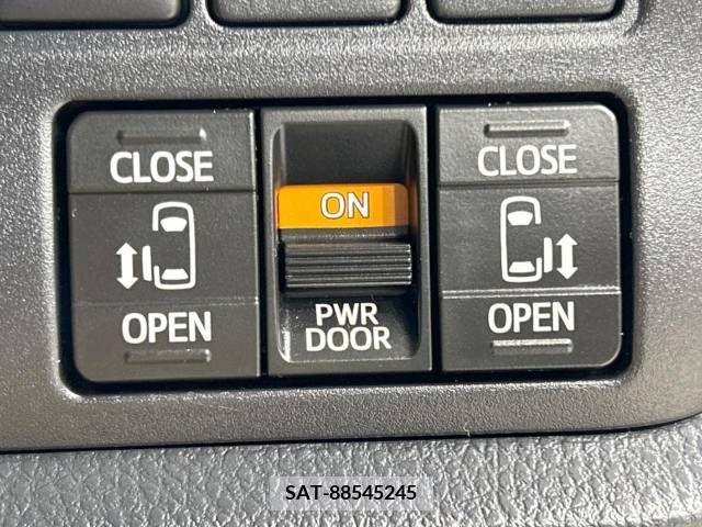 Toyota VOXY 2018-03 321566-5