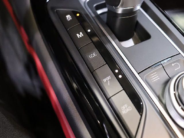 Maserati LEVANTE 2016-12 195902-13