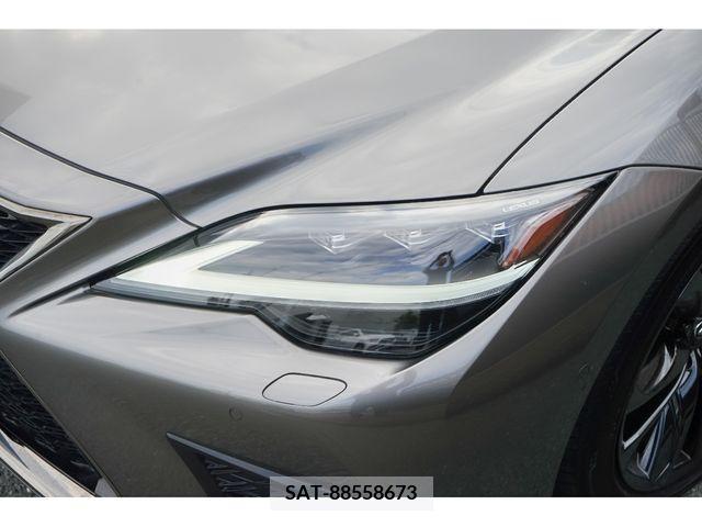 Lexus LS 2021-02 304736-10
