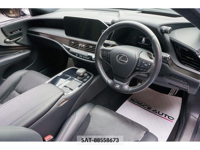 Lexus LS 2021-02 304736-11
