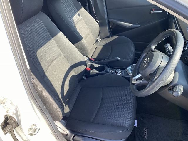 Mazda DEMIO 2017-03 12511-11
