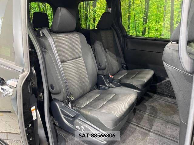 Toyota VOXY 2019-06 345588-9