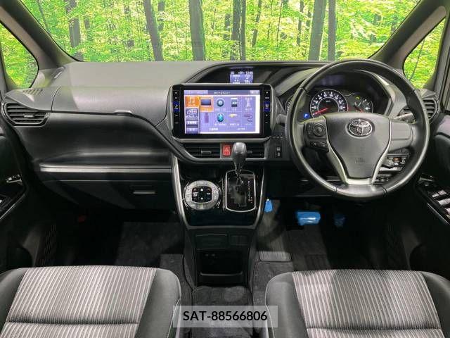 Toyota VOXY 2019-06 345588-1