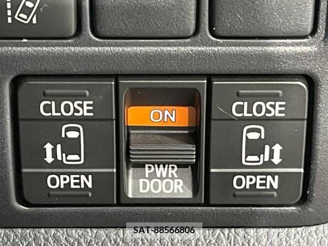 Toyota VOXY 2019-06 345588-3