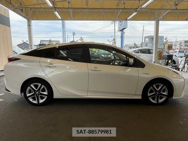 Toyota PRIUS 2018-02 281868-17